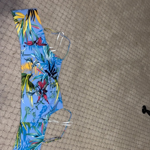 Revolve crop top - Picture 4 of 4